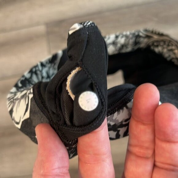 Lululemon Energy BraPainted Paisley Energy Bra Silver Ice BlackSize 4 - Picture 4 of 4